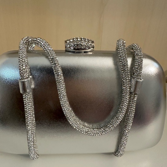 Nina Silver Crystal Evening Clutch – Hardcase – Elegant & Sparkly - Picture 2 of 13